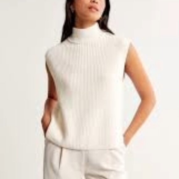 Abercrombie & Fitch - Oversized Turtleneck Sleeveless Sweater - Picture 1 of 5